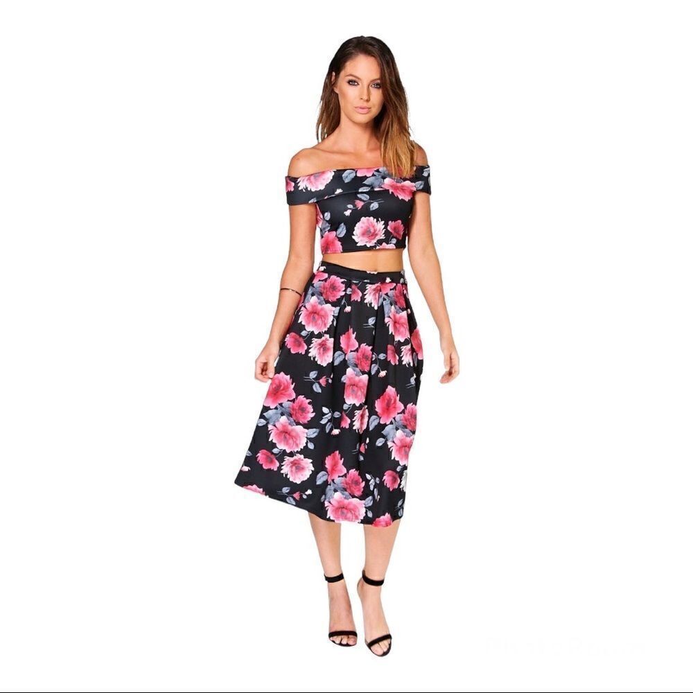 Boohoo Black Floral Full Midi Skater Skirt; SZ 8; Excellent Used Condition